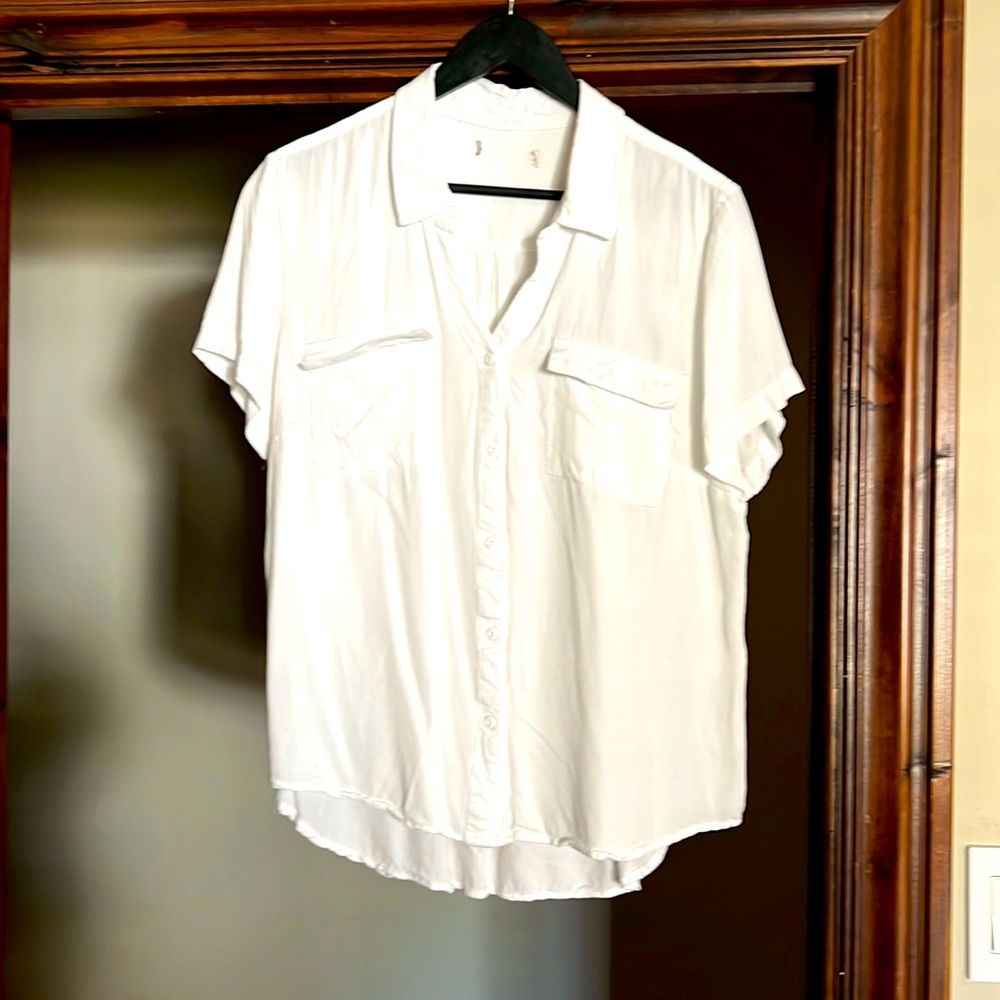 Women’s white casual top